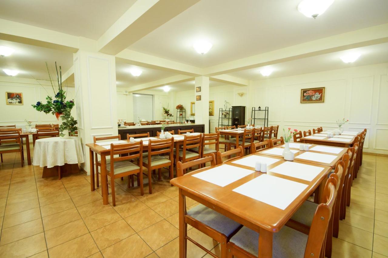 Hotel Koral à Chłapowo Extérieur photo