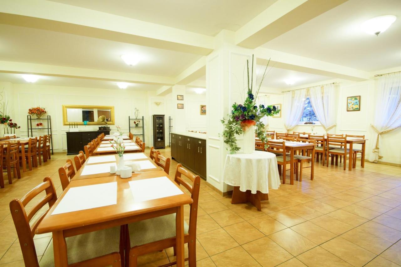 Hotel Koral à Chłapowo Extérieur photo