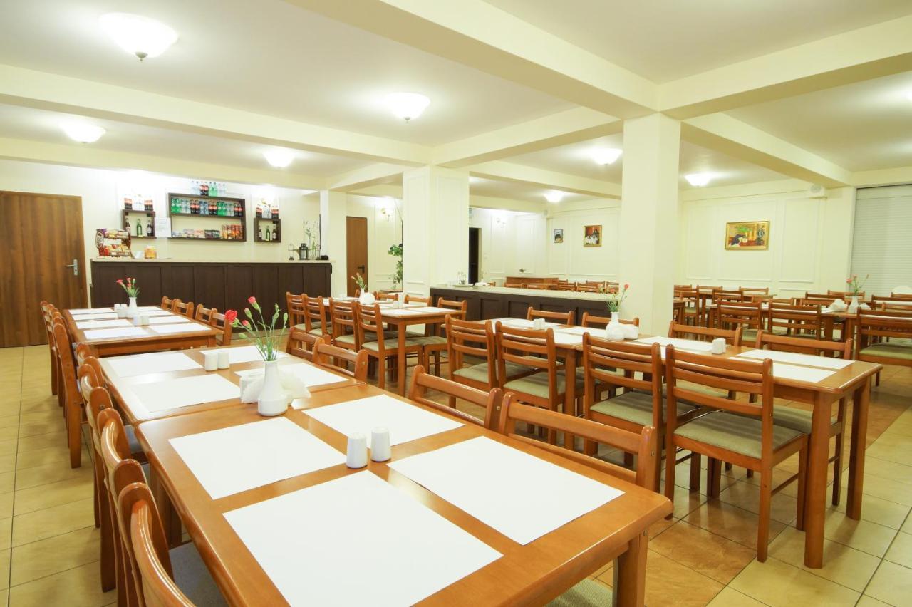 Hotel Koral à Chłapowo Extérieur photo