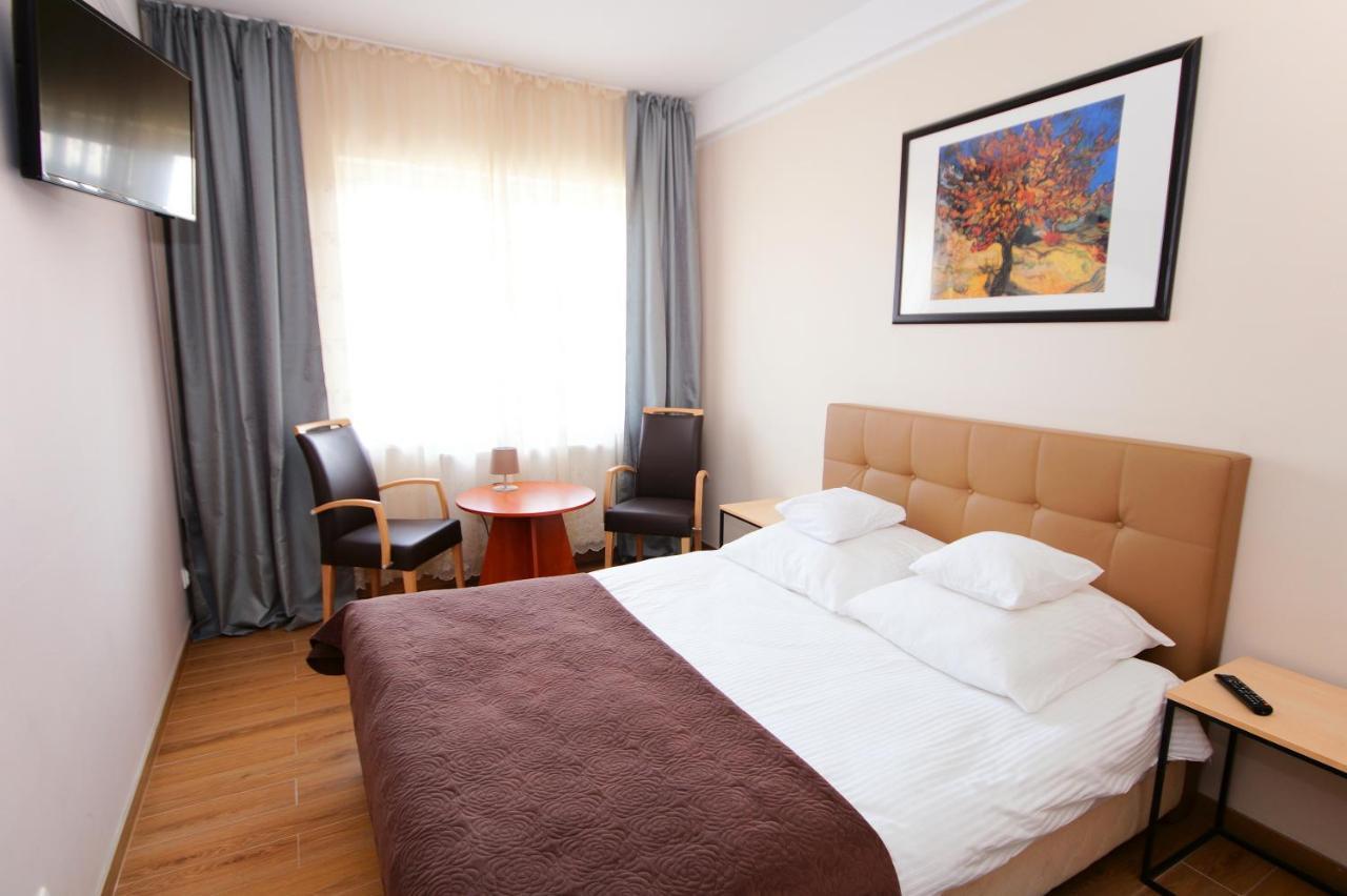 Hotel Koral à Chłapowo Extérieur photo