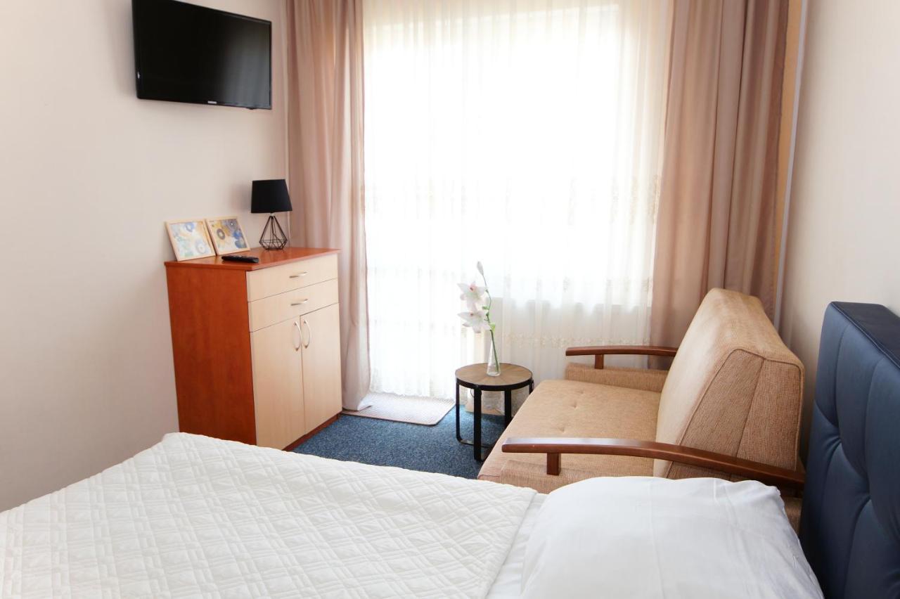 Hotel Koral à Chłapowo Extérieur photo