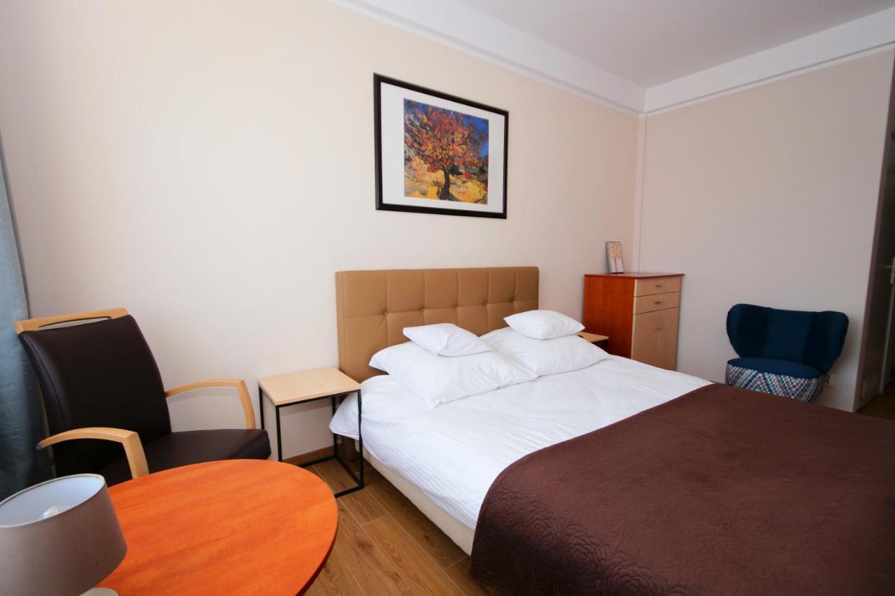 Hotel Koral à Chłapowo Extérieur photo
