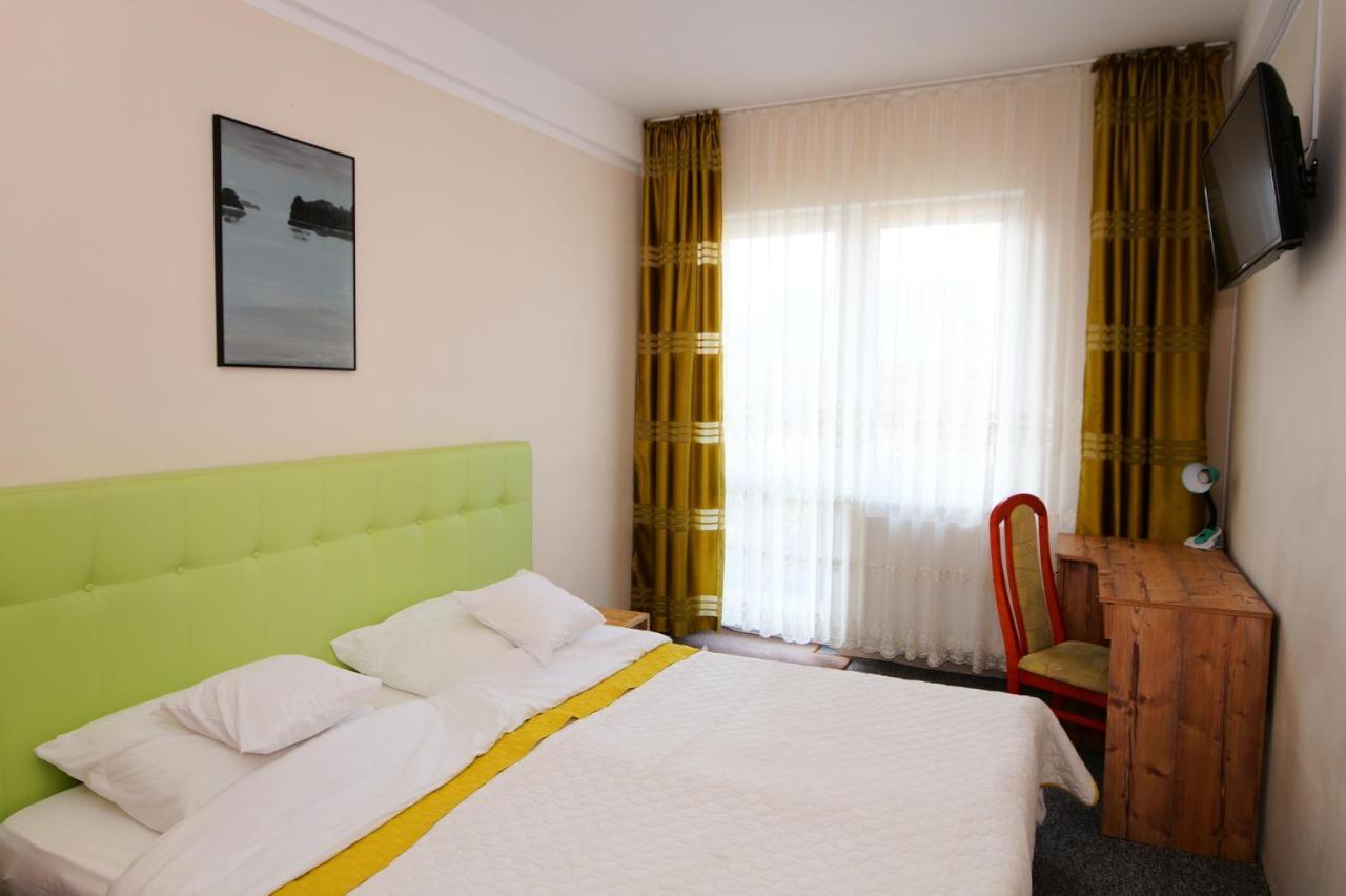 Hotel Koral à Chłapowo Extérieur photo