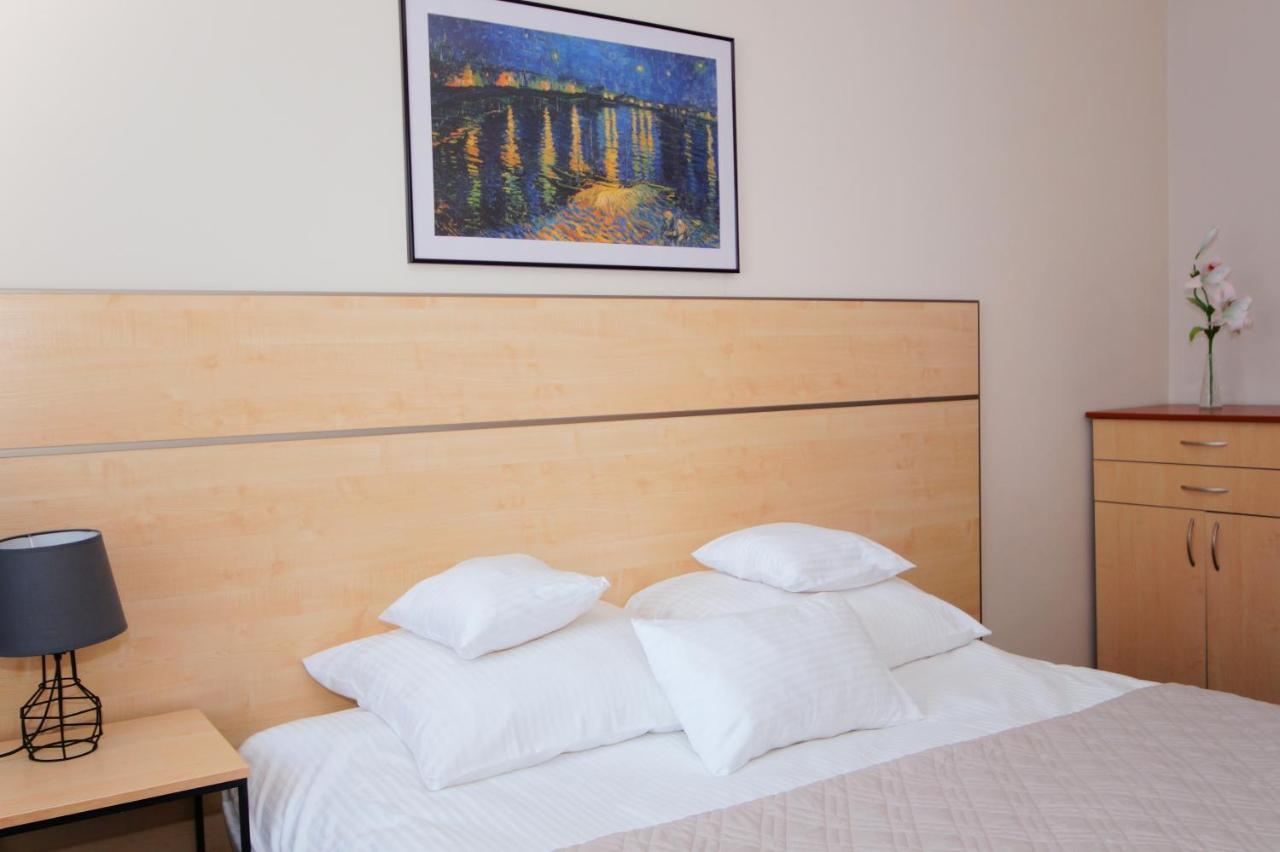 Hotel Koral à Chłapowo Extérieur photo