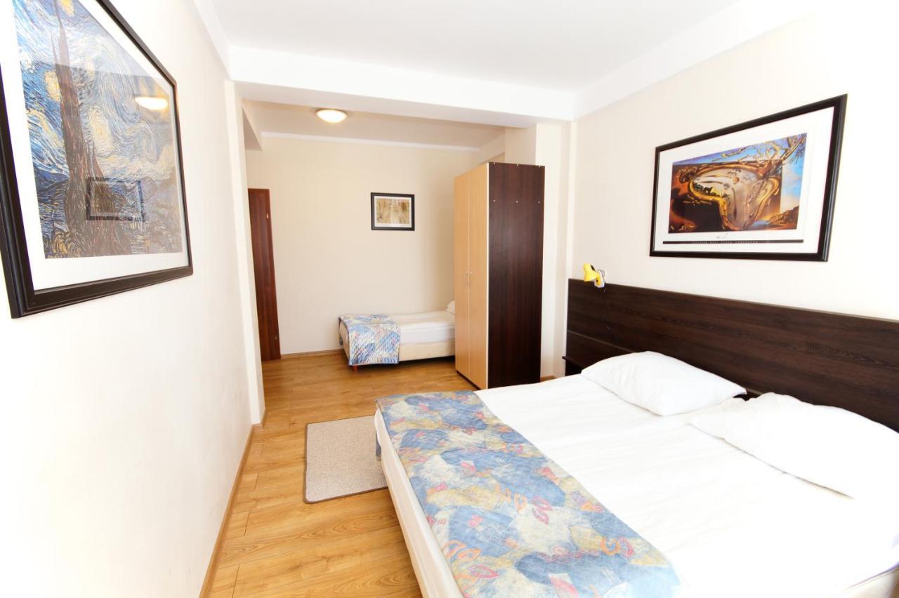 Hotel Koral à Chłapowo Extérieur photo